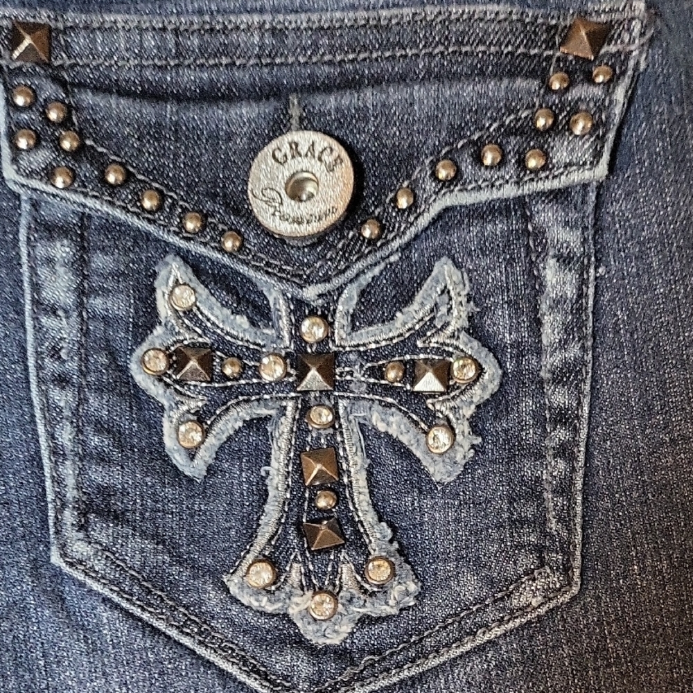Grace Dark Blue Studded Women's Capri Jeans